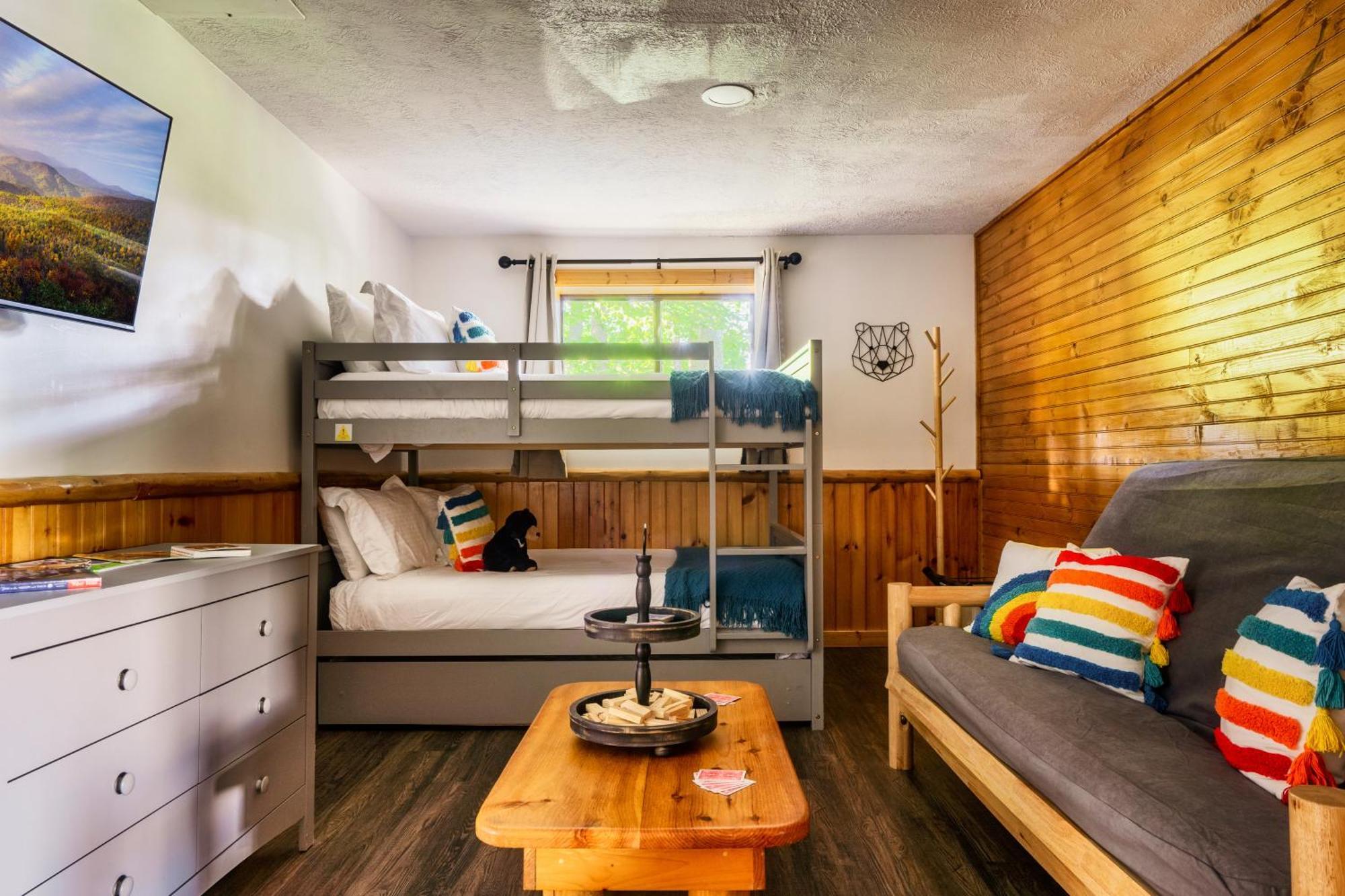 3-MasterSuites-GorgeousViews-GameRm-HotTub-Gburg7min-Ober5min-Bears! Gatlinburg Exterior foto