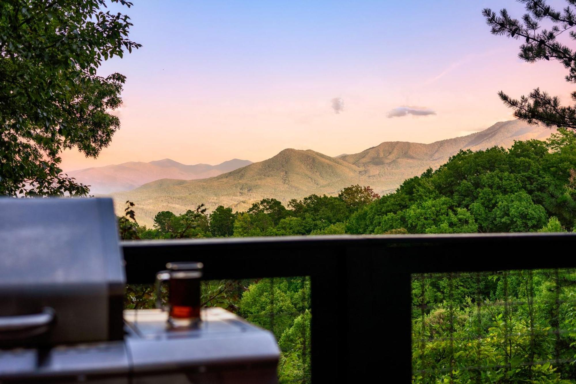 3-MasterSuites-GorgeousViews-GameRm-HotTub-Gburg7min-Ober5min-Bears! Gatlinburg Exterior foto