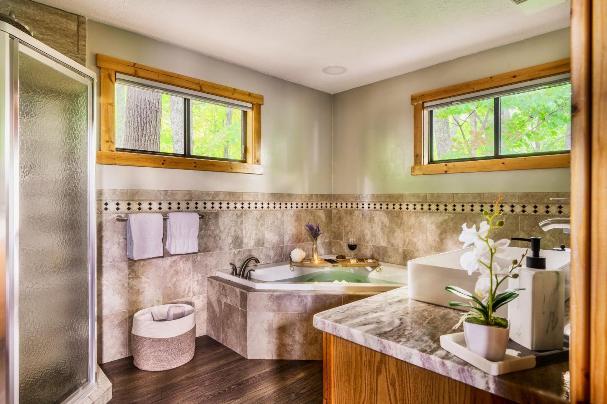 3-MasterSuites-GorgeousViews-GameRm-HotTub-Gburg7min-Ober5min-Bears! Gatlinburg Exterior foto