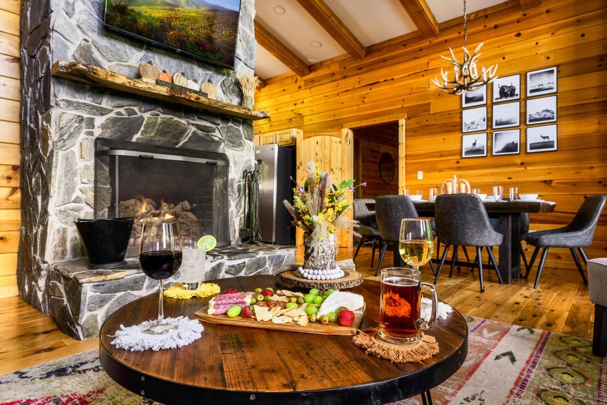 3-MasterSuites-GorgeousViews-GameRm-HotTub-Gburg7min-Ober5min-Bears! Gatlinburg Exterior foto